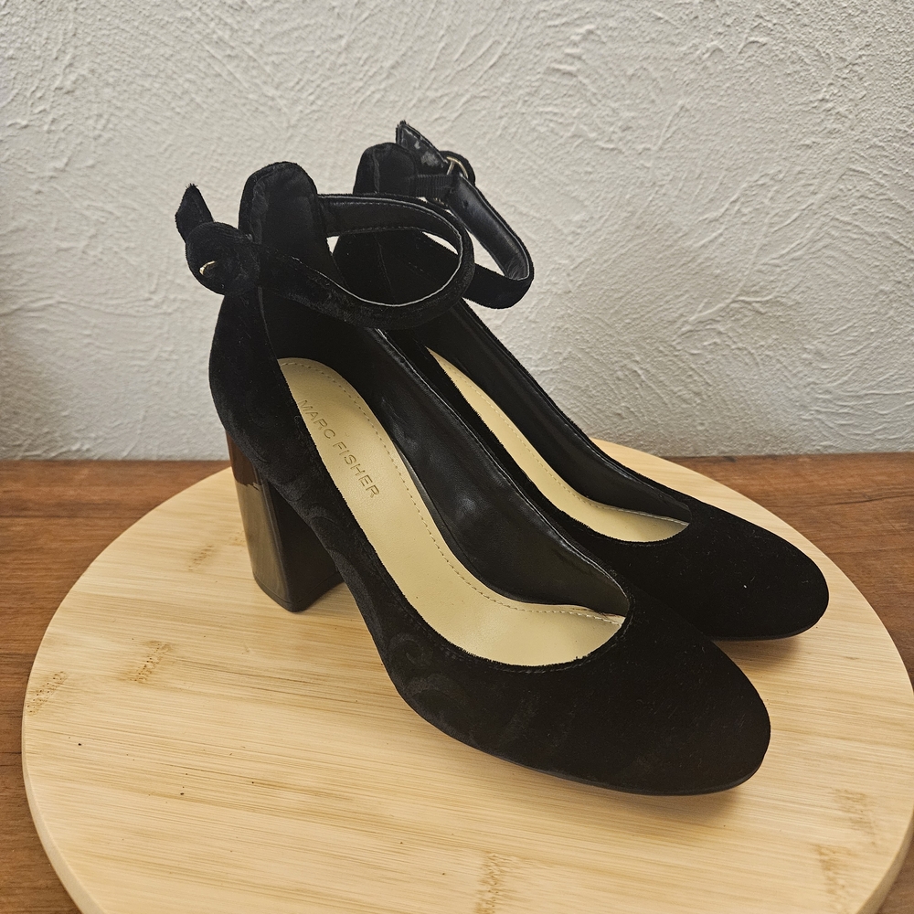 Marc‎ Fisher Size 8 Suede Tan Pumps With Ankle Strap